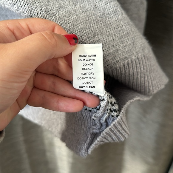 Oversized Knit Sweater with Aztec Print - Picture 6 of 8